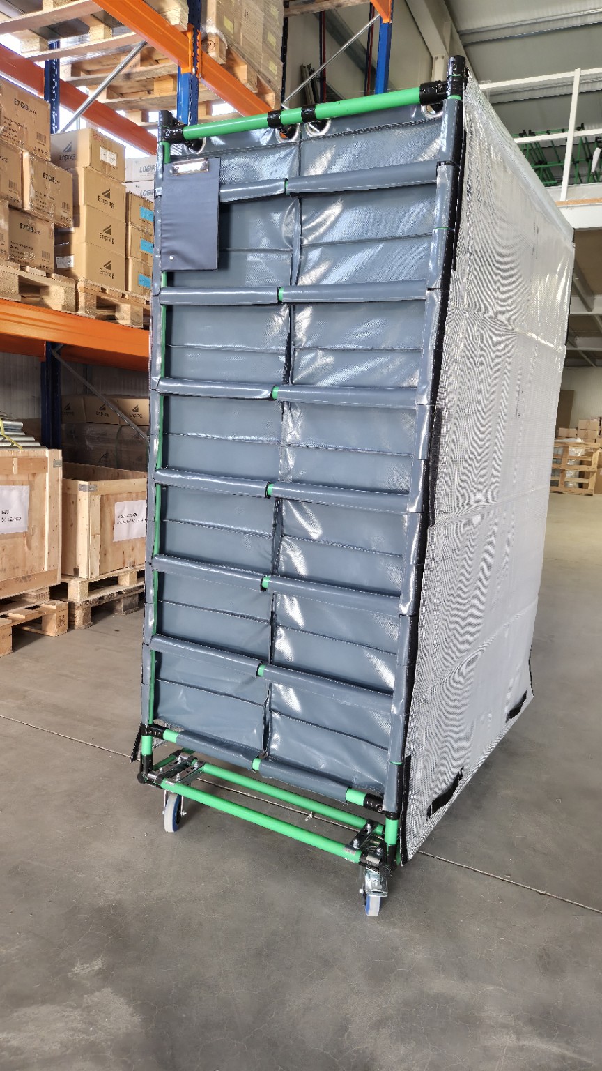 Chariot logistique avec inserts textiles – vue latérale