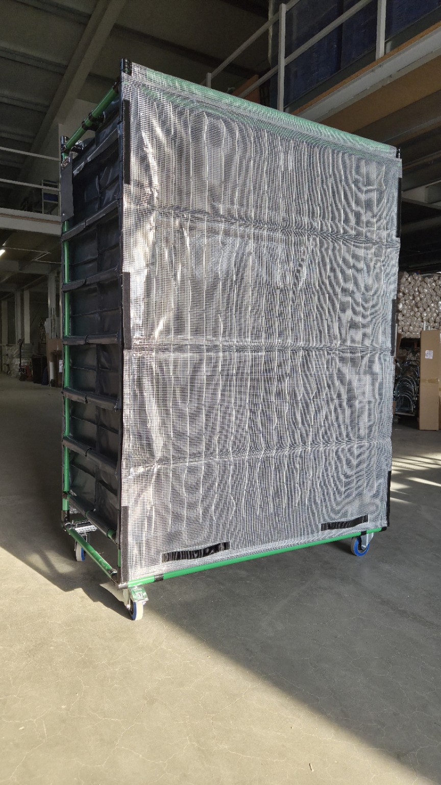 Chariot logistique avec inserts textiles – vue de face