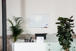 Tableau en céramique monobloc pour écrire avec un marqueur