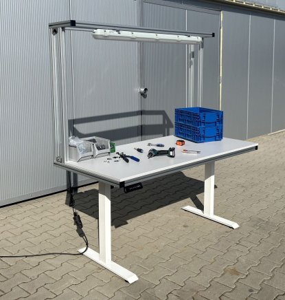 Table à hauteur réglable électriquement en profilés d'aluminium - 2